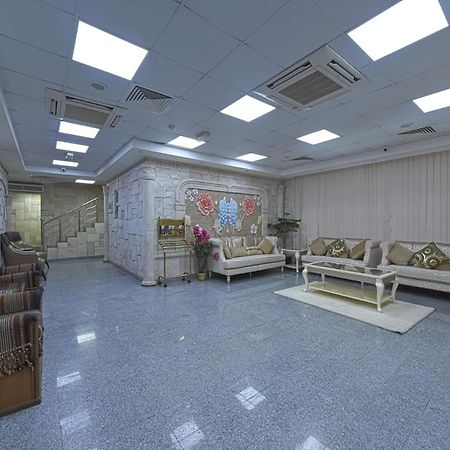 Oyo116铂金公寓酒店 锡卜 外观 照片