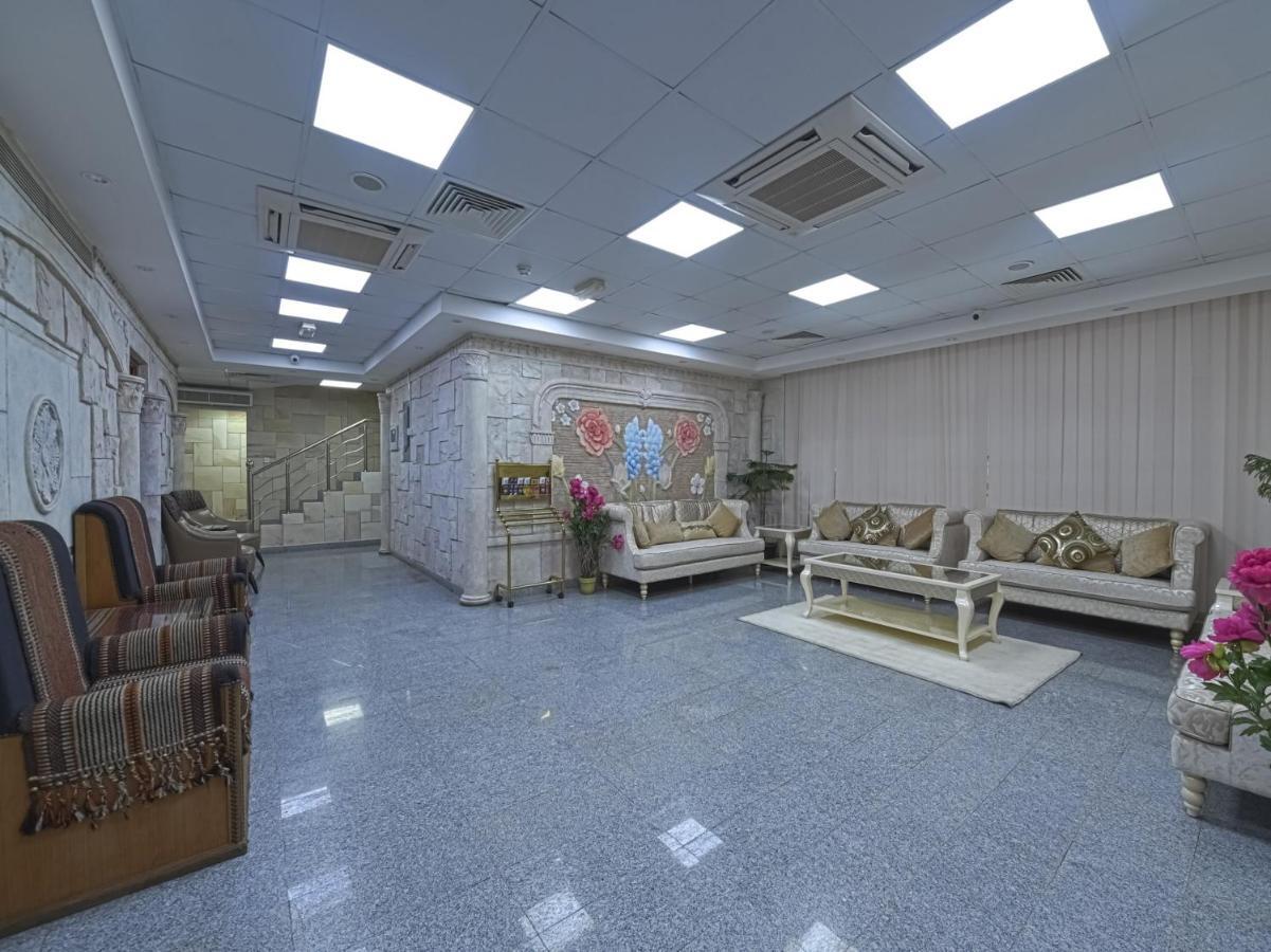 Oyo116铂金公寓酒店 锡卜 外观 照片